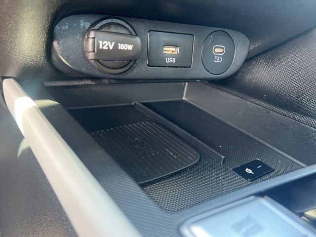 Used 2025 Hyundai Elantra Limited FWD image 23