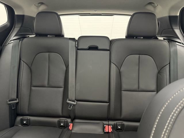 Certified 2025 Volvo XC40 B5 Plus image 25