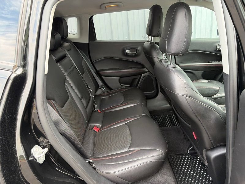 Used 2018 Jeep Compass Trailhawk w/ Leather Interior Group AWD/4WD image 28