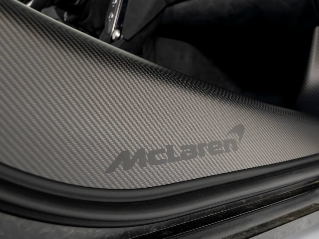 Used 2025 McLaren 750S Spider RWD image 34