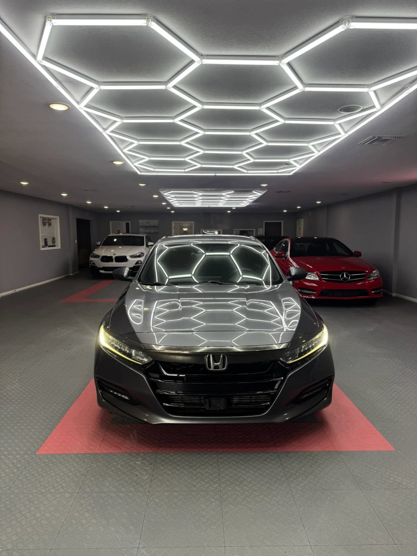 Used 2018 Honda Accord Sport image 2