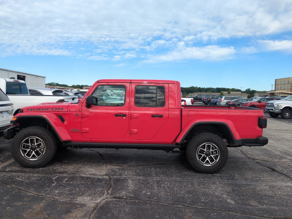 Used 2025 Jeep Gladiator Rubicon w/ Convenience Group AWD/4WD image 9