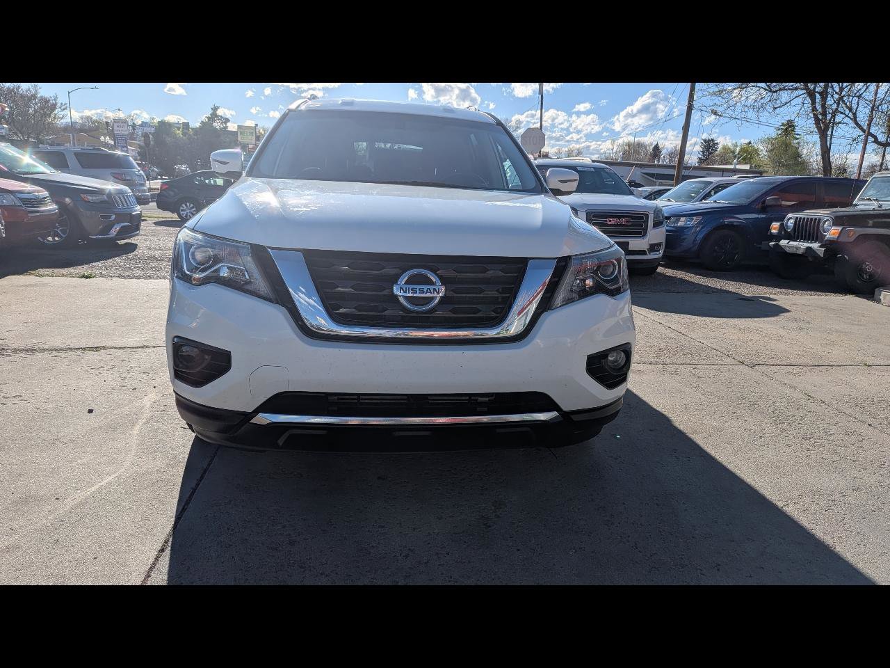Used 2019 Nissan Pathfinder SV FWD image 2