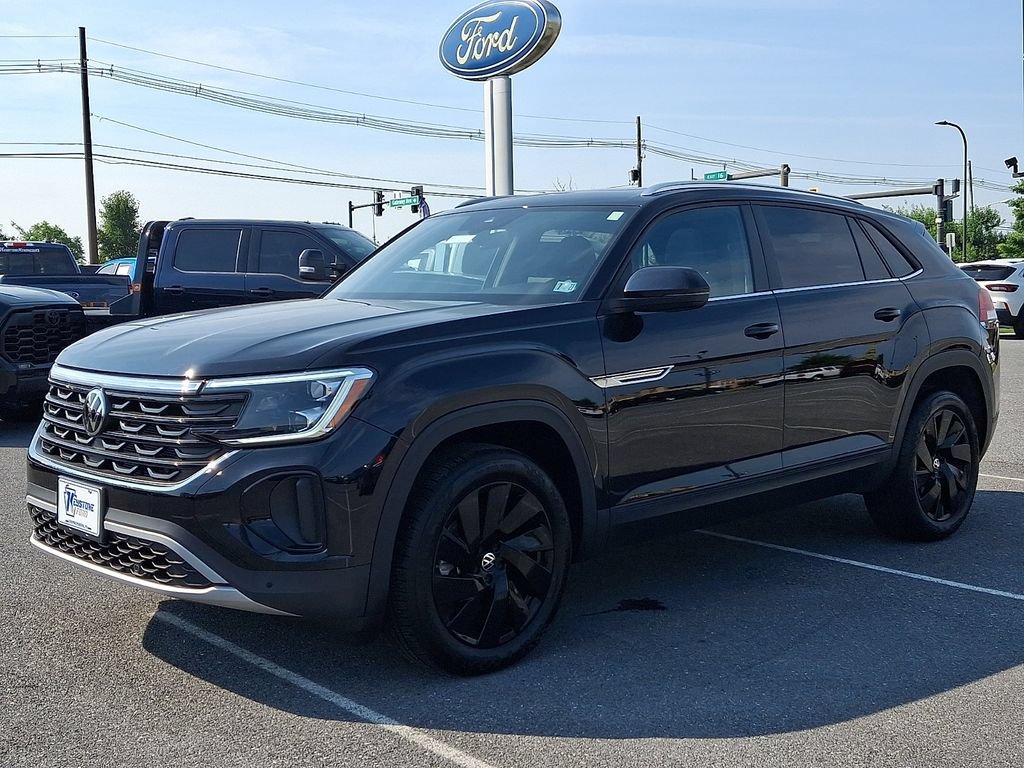 Used 2025 Volkswagen Atlas Cross Sport SE AWD/4WD image 3