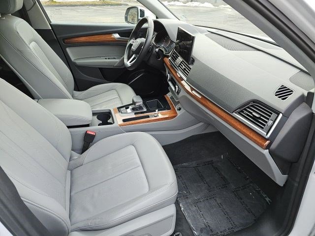 Used 2023 Audi Q5 2.0T Premium w/ Convenience Package image 11