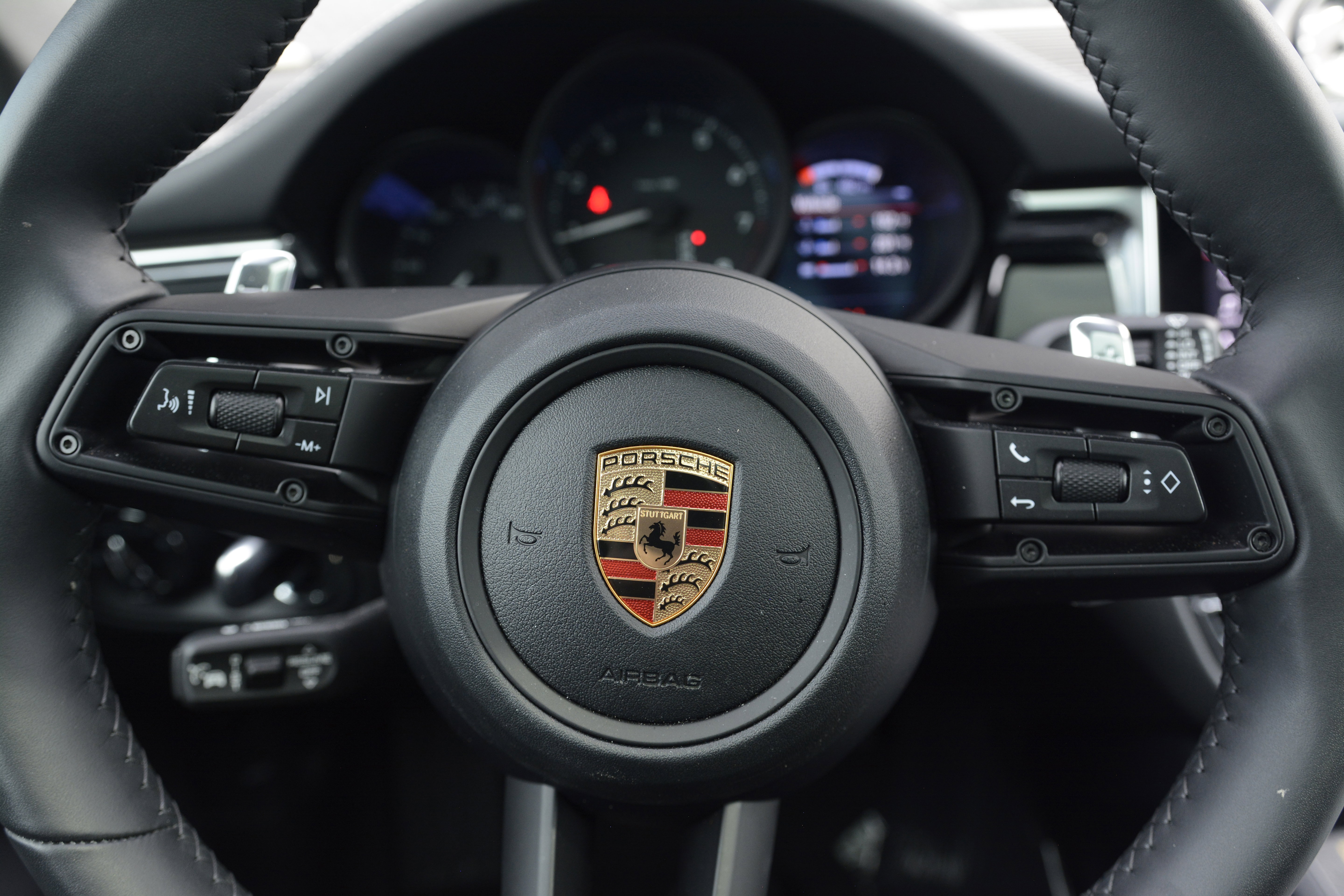 Certified 2026 Porsche Macan AWD/4WD image 16
