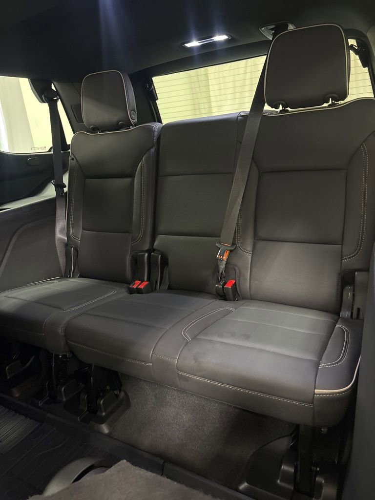 Used 2023 GMC Yukon SLT w/ SLT Luxury Package image 21