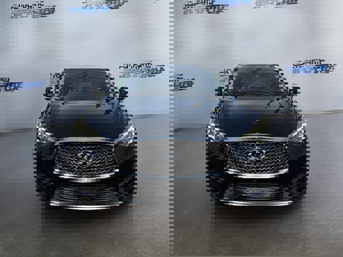 Used 2018 INFINITI QX30 w/ Cargo Package image 2