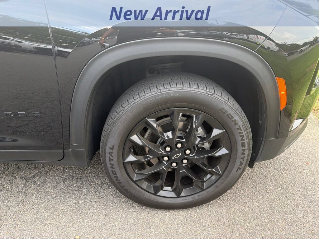 Used 2024 Chevrolet Traverse LT w/ Midnight/Sport Edition AWD/4WD image 3