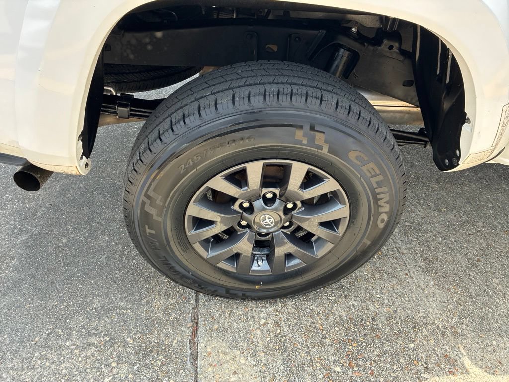 Used 2020 Toyota Tacoma SR5 AWD/4WD image 7