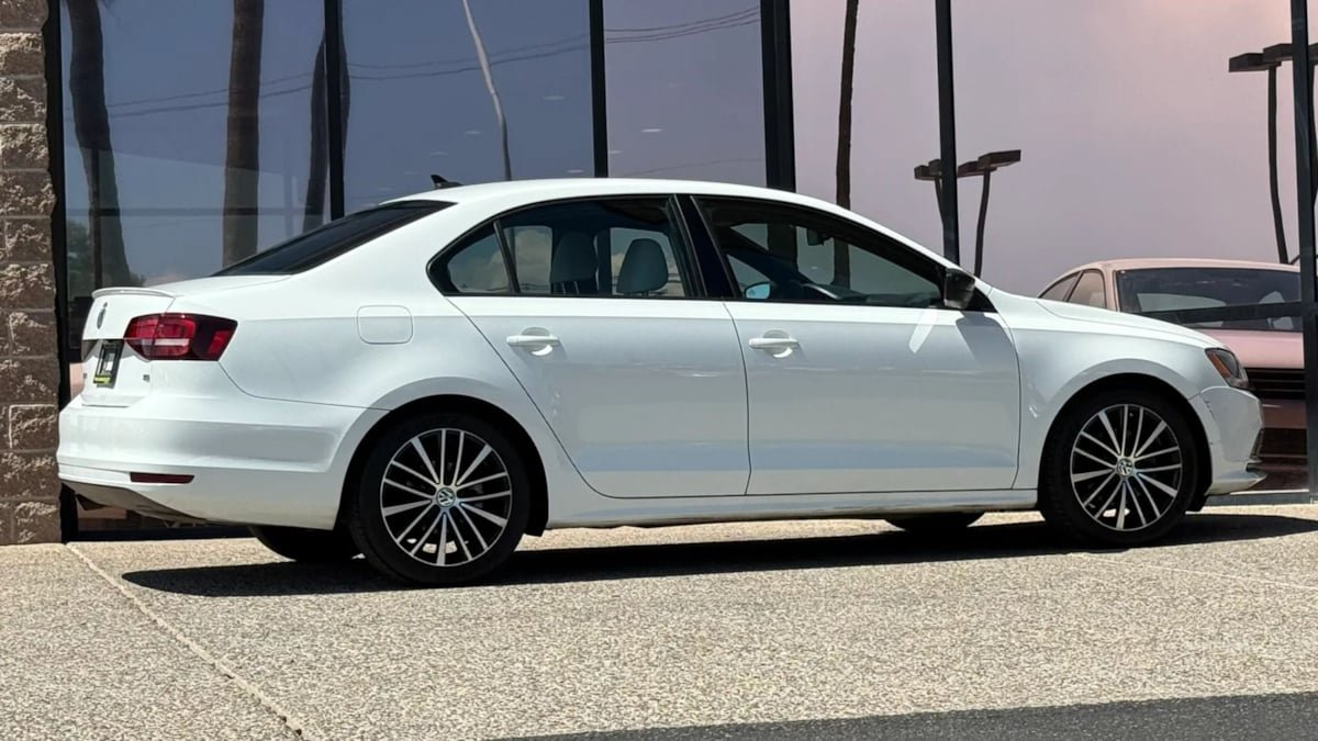 Used 2016 Volkswagen Jetta Sport FWD image 13