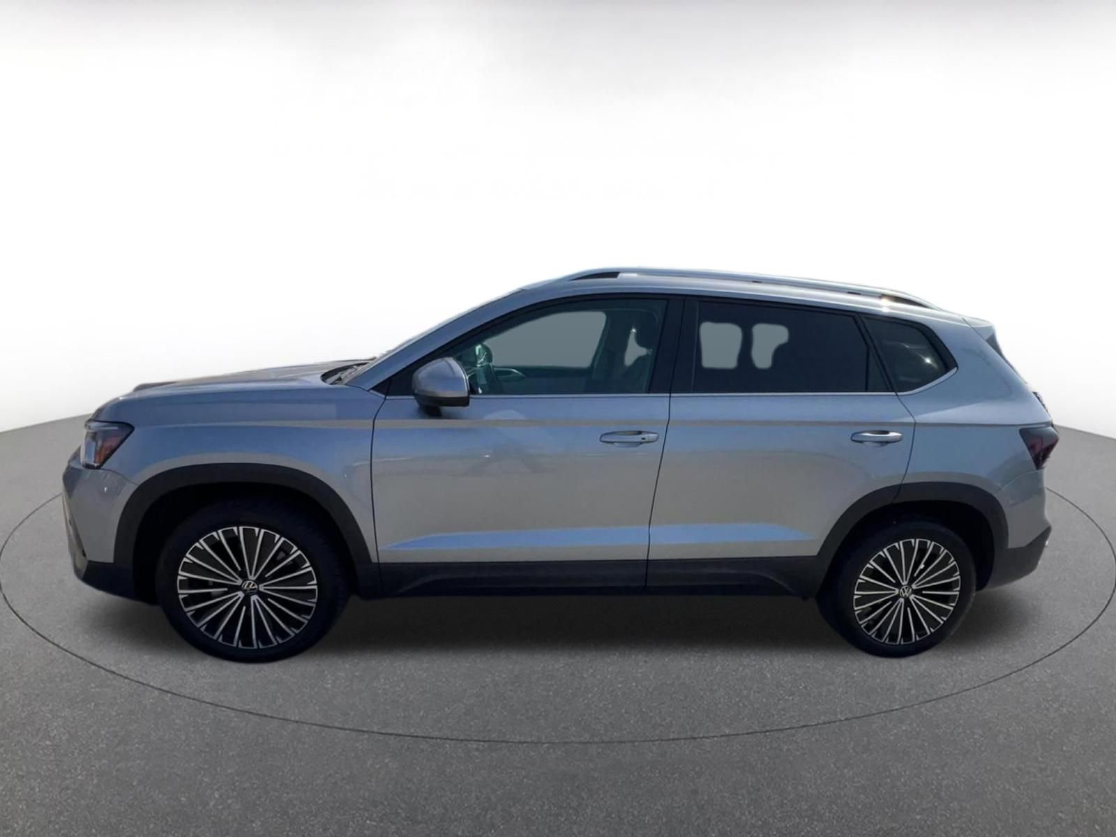 Used 2025 Volkswagen Taos SE FWD image 10