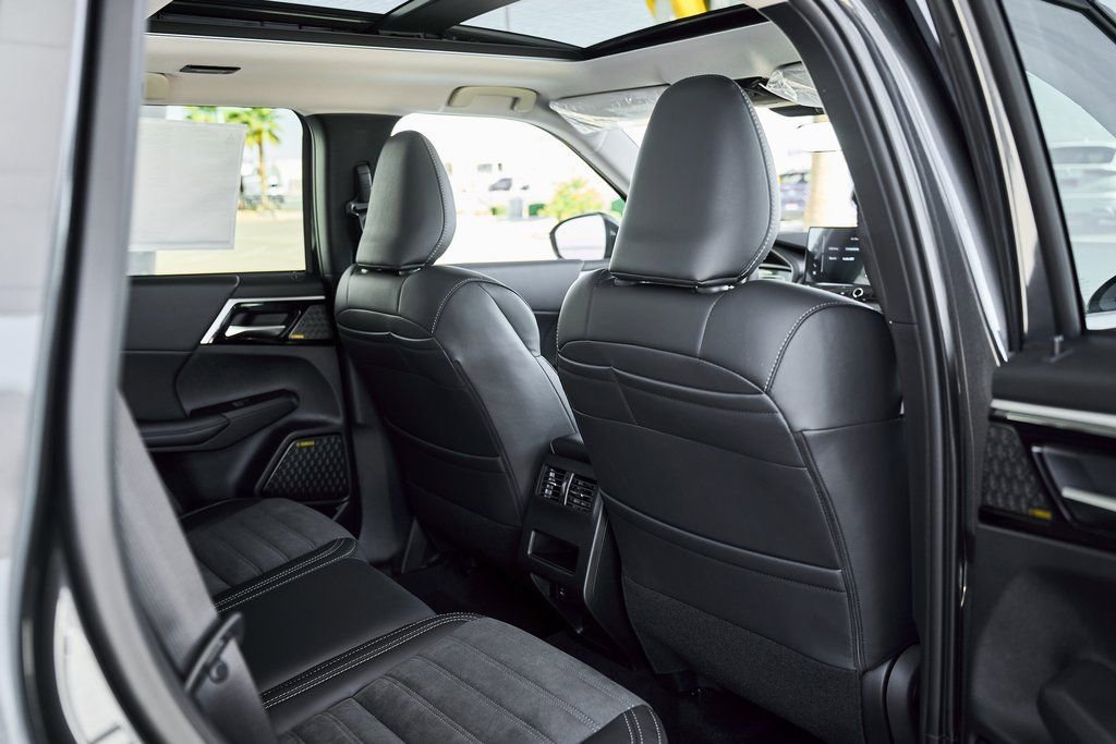 New 2026 Mitsubishi Outlander SE FWD image 25