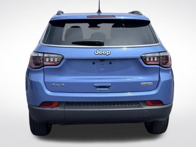 Used 2024 Jeep Compass Latitude AWD/4WD image 7