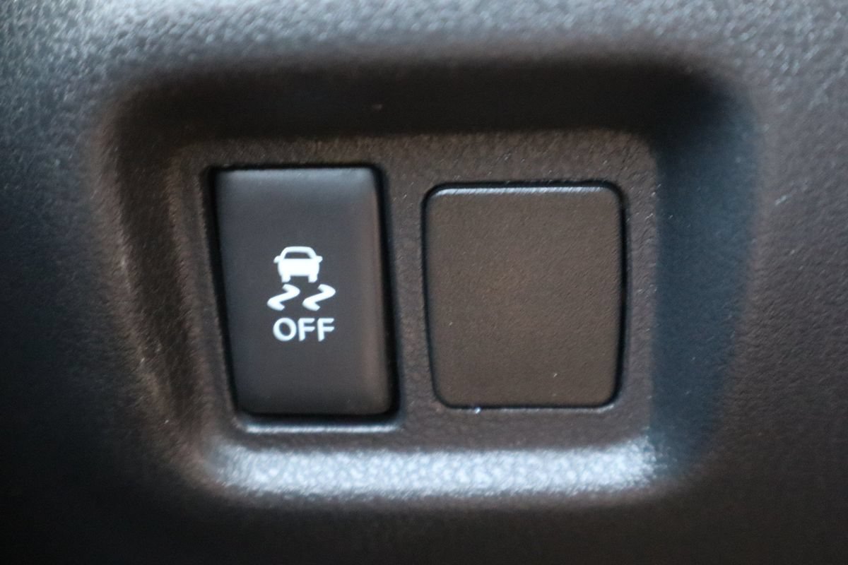 Used 2015 Nissan Versa Note SV FWD image 28