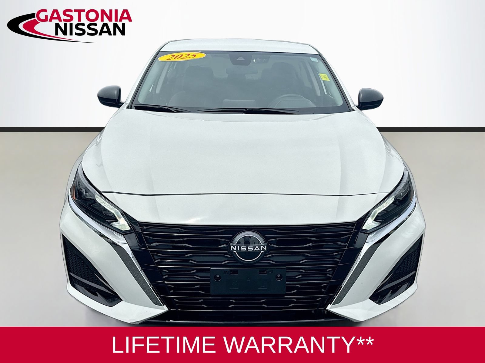 Used 2025 Nissan Altima 2.5 SV FWD image 2