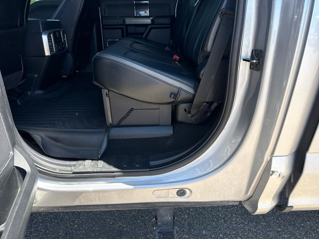 Used 2020 Ford F350 Platinum w/ FX4 Off-Road Package AWD/4WD image 24