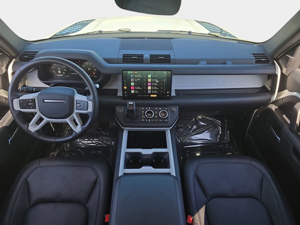 Used 2025 Land Rover Defender 130 X-Dynamic SE image 9