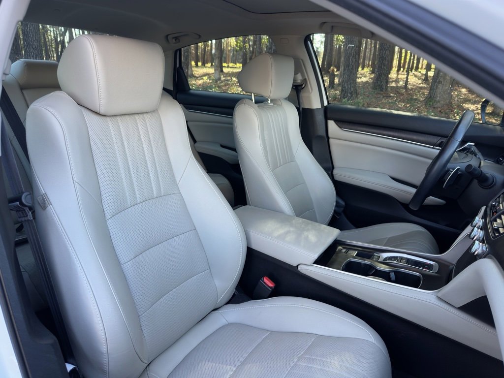 Used 2021 Honda Accord Touring image 16