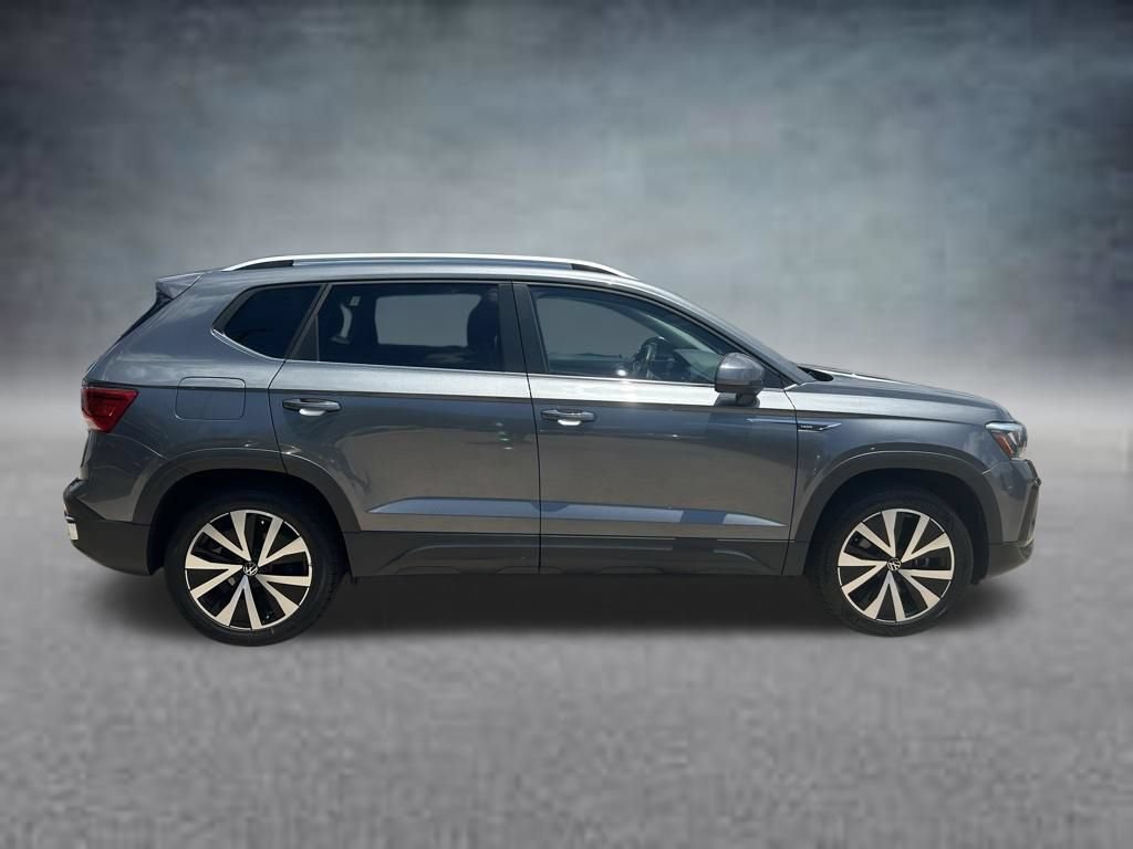 Certified 2022 Volkswagen Taos SE AWD/4WD image 6