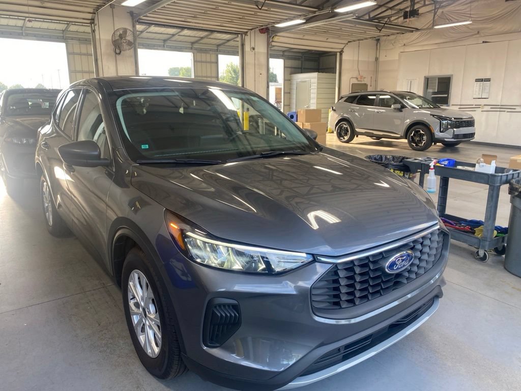 Used 2023 Ford Escape Active w/ Cold Weather Package FWD image 1