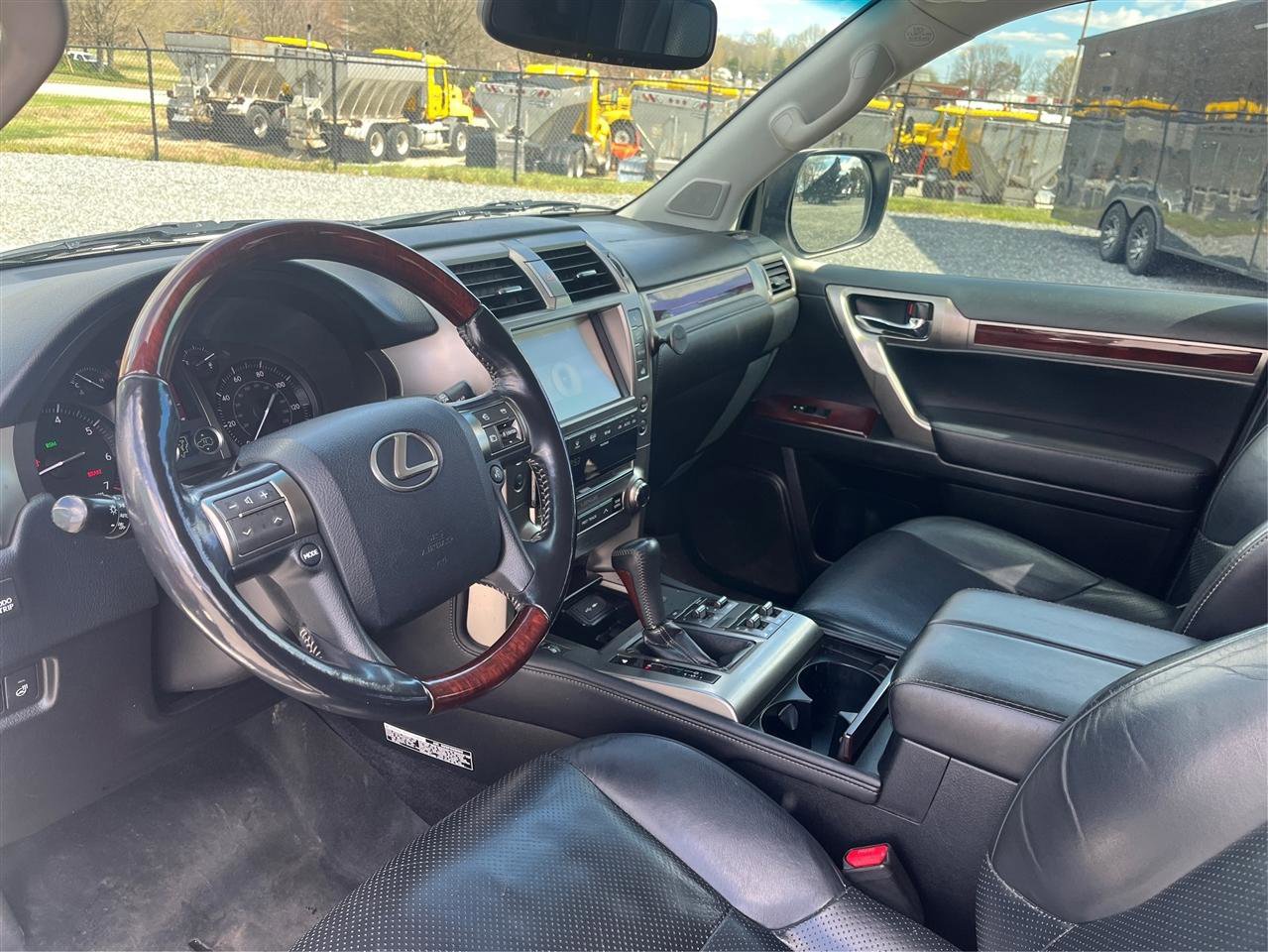 Used 2016 Lexus GX 460 Luxury w/ Preferred Accessory Package AWD/4WD image 9
