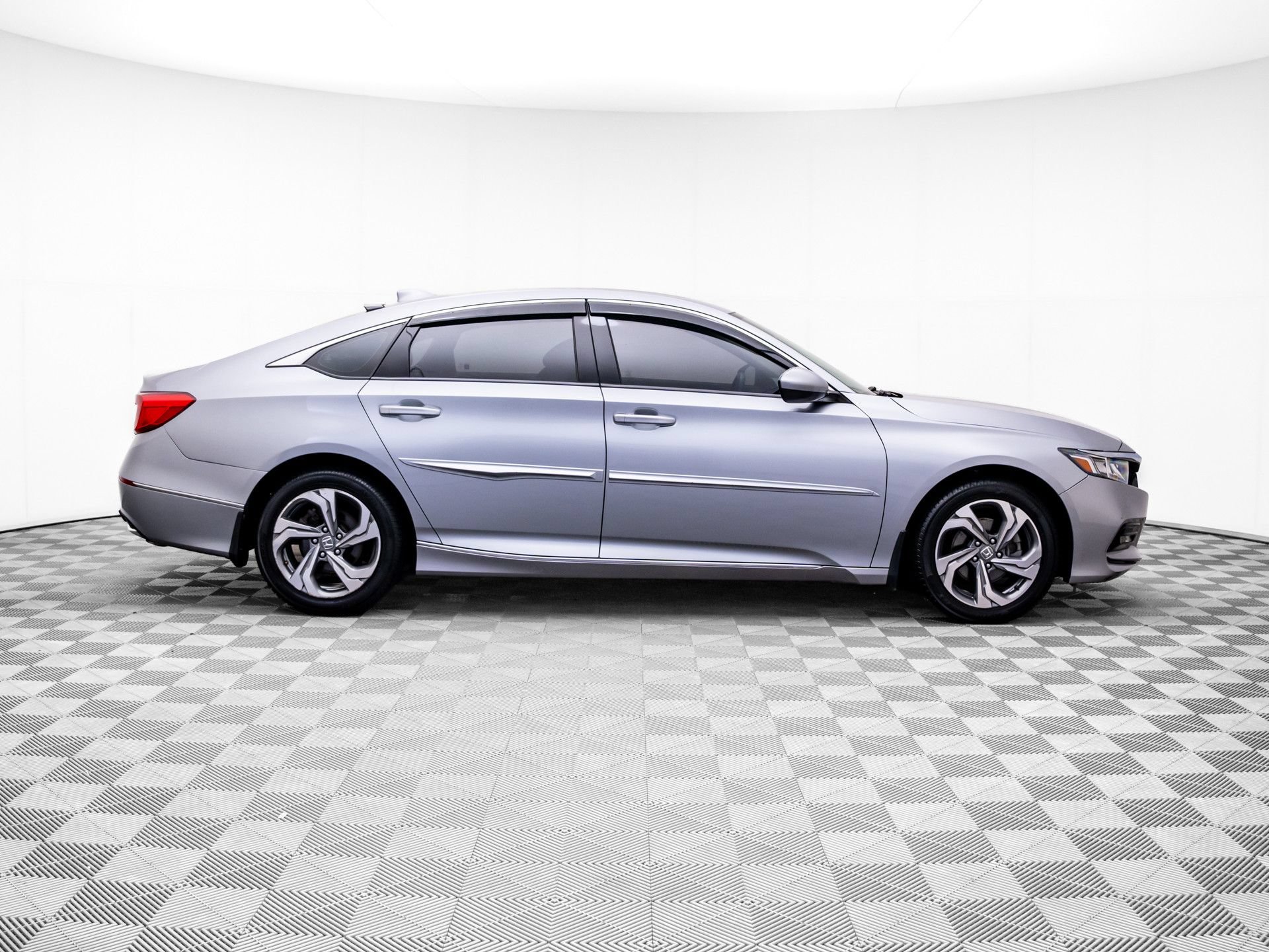 Used 2018 Honda Accord EX image 7