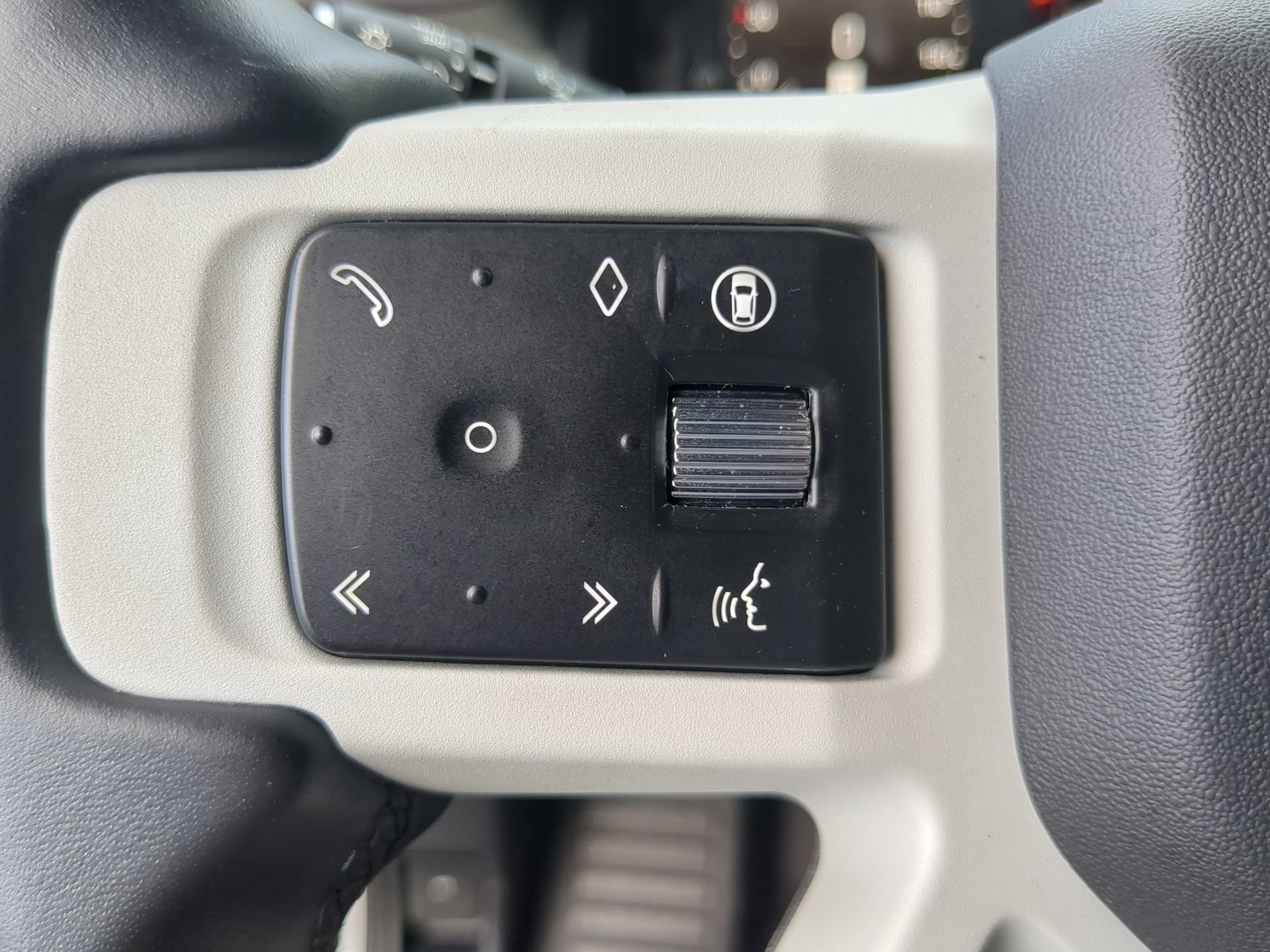 Used 2024 Land Rover Defender 110 X-Dynamic SE AWD/4WD image 66