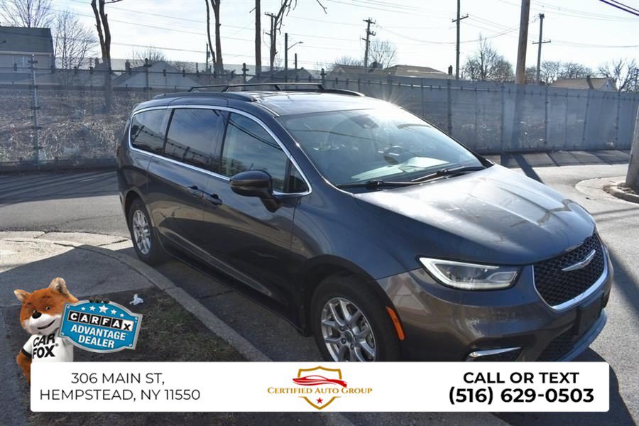 Used 2025 Chrysler Pacifica Select FWD image 4