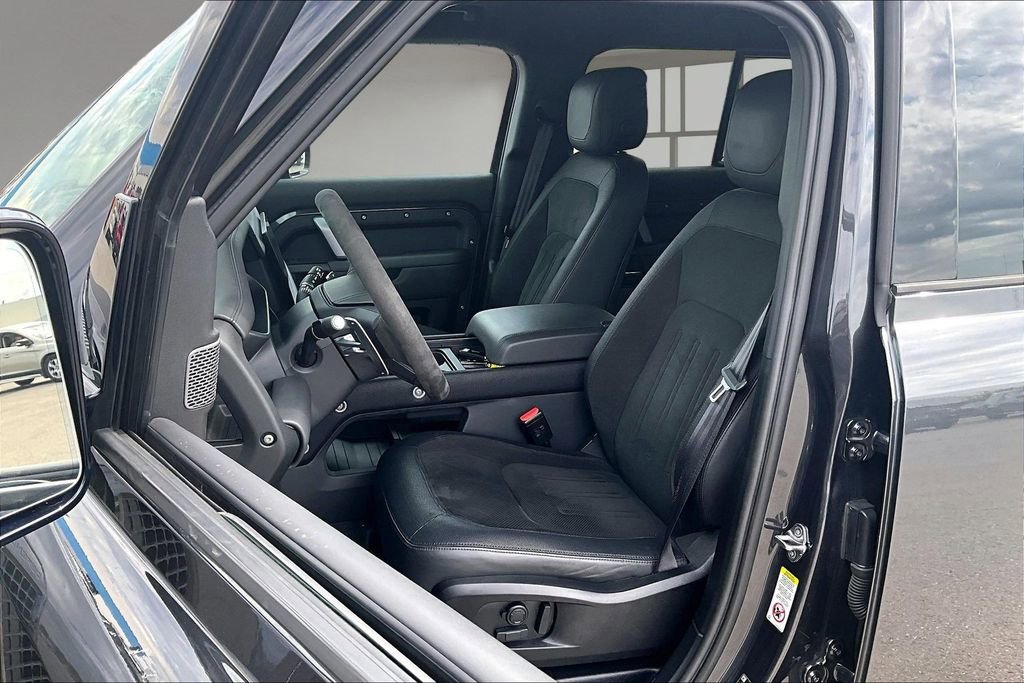 Used 2023 Land Rover Defender 110 V8 AWD/4WD image 26