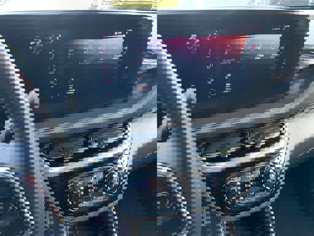 Used 2025 Buick Envista Sport Touring w/ Convenience I Package FWD image 11