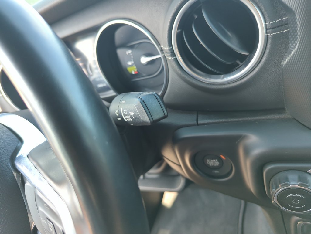 Used 2022 Jeep Wrangler Unlimited Sahara AWD/4WD image 23