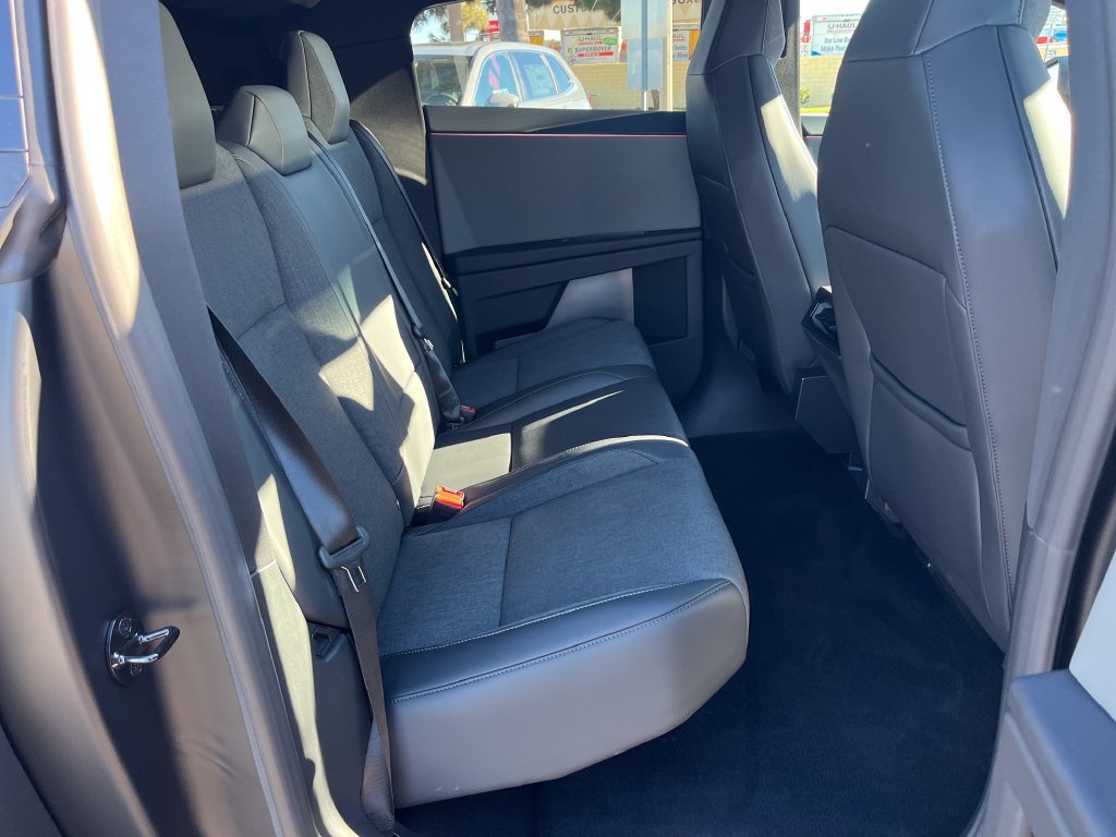 Used 2026 Tesla Cybertruck AWD Crew Cab image 35