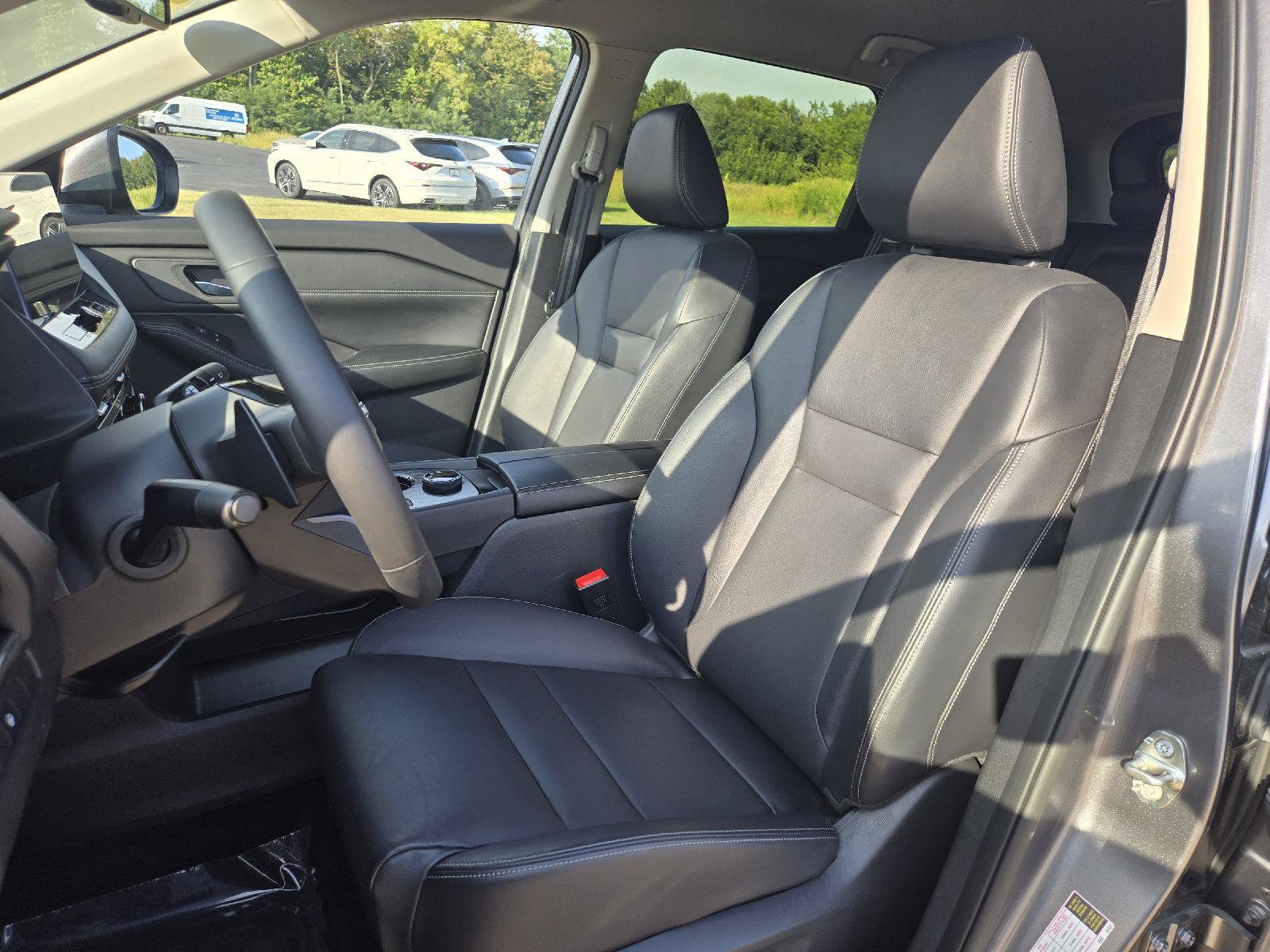 Used 2025 Nissan Rogue SL AWD/4WD image 12