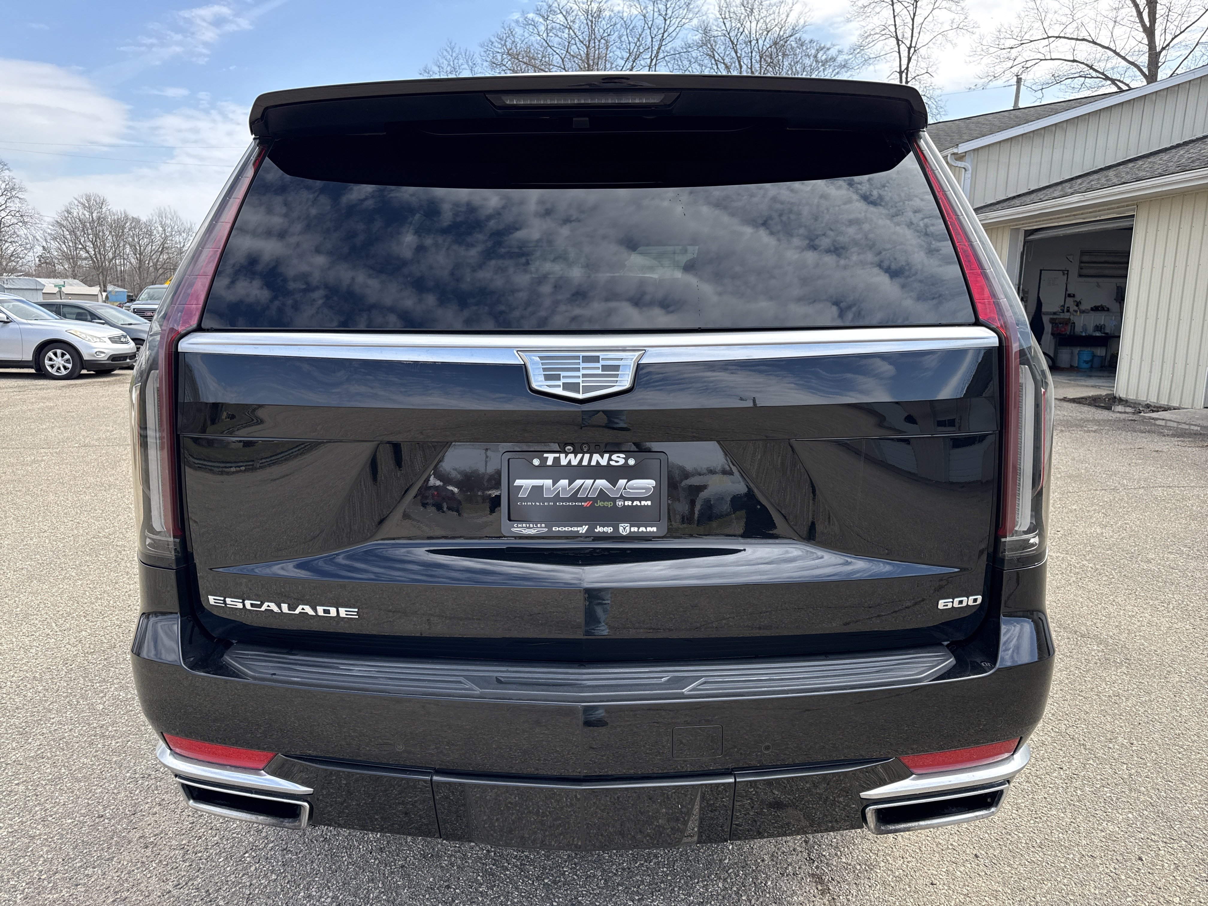 Used 2021 Cadillac Escalade Premium Luxury w/ Performance Package AWD/4WD image 7