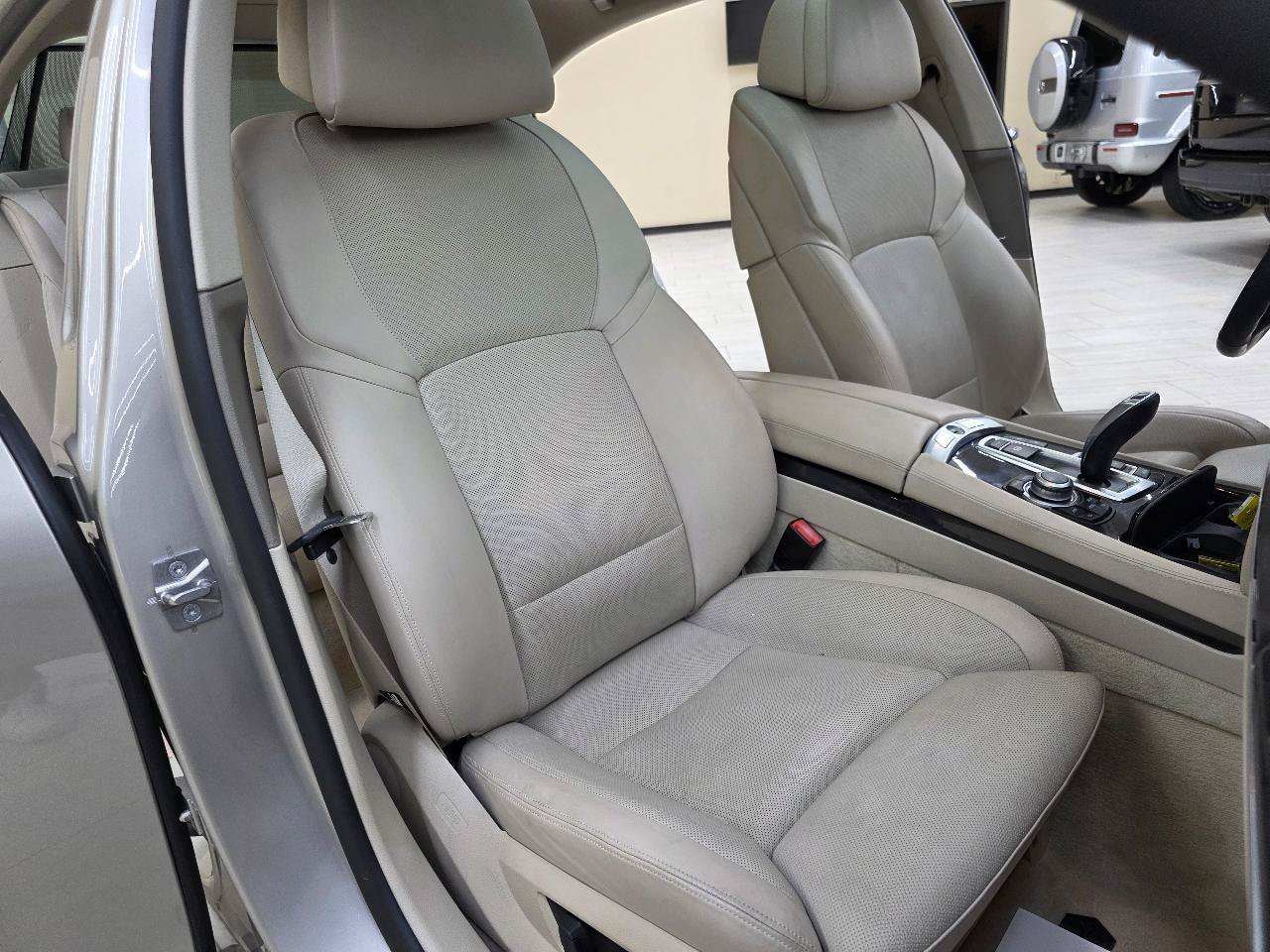 Used 2011 BMW 750Li xDrive AWD/4WD image 19
