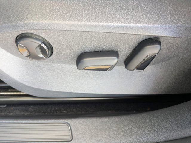 Used 2023 Volkswagen Taos SE w/ Black Wheel Package image 19