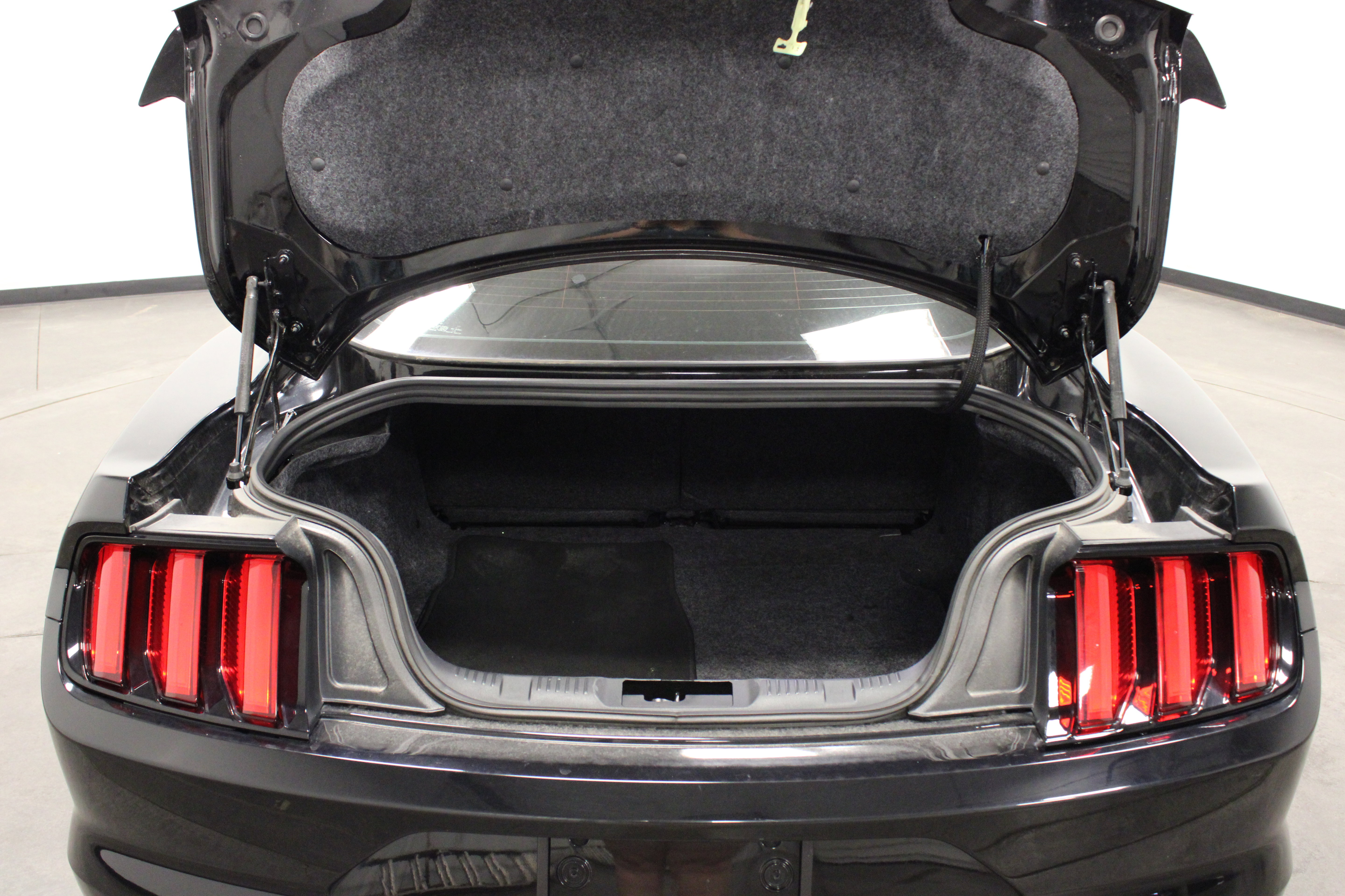 Used 2019 Ford Mustang GT RWD image 12