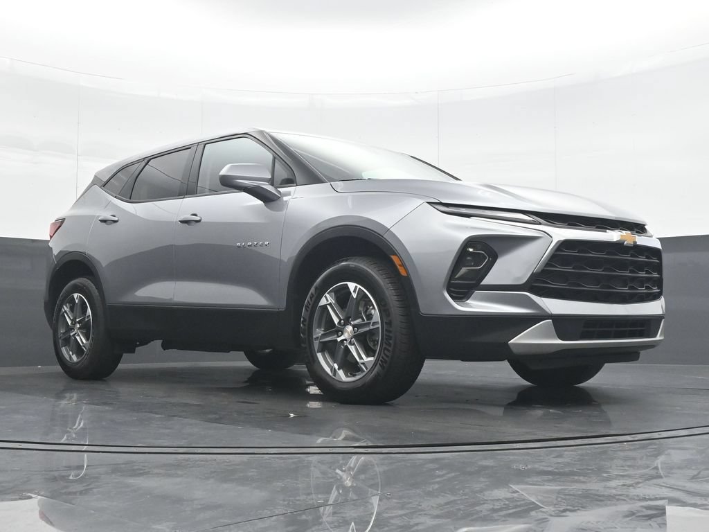 Used 2025 Chevrolet Blazer LT FWD image 33