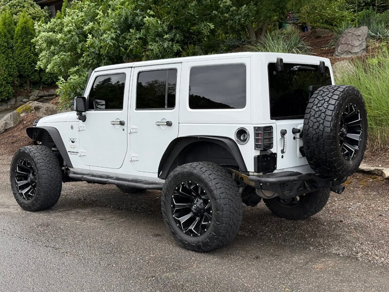 Used 2015 Jeep Wrangler Unlimited Sahara w/ Connectivity Group AWD/4WD image 3