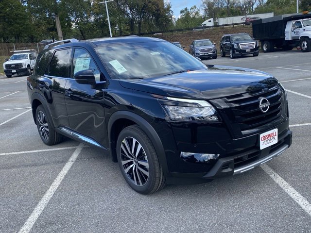 New 2025 Nissan Pathfinder Platinum w/ Black Appearance Package image 2