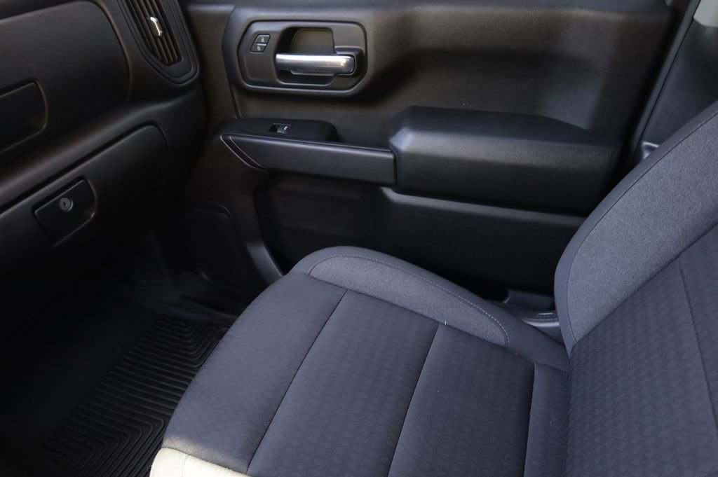 Used 2025 Chevrolet Silverado 2500 Custom w/ Custom Value Package image 11