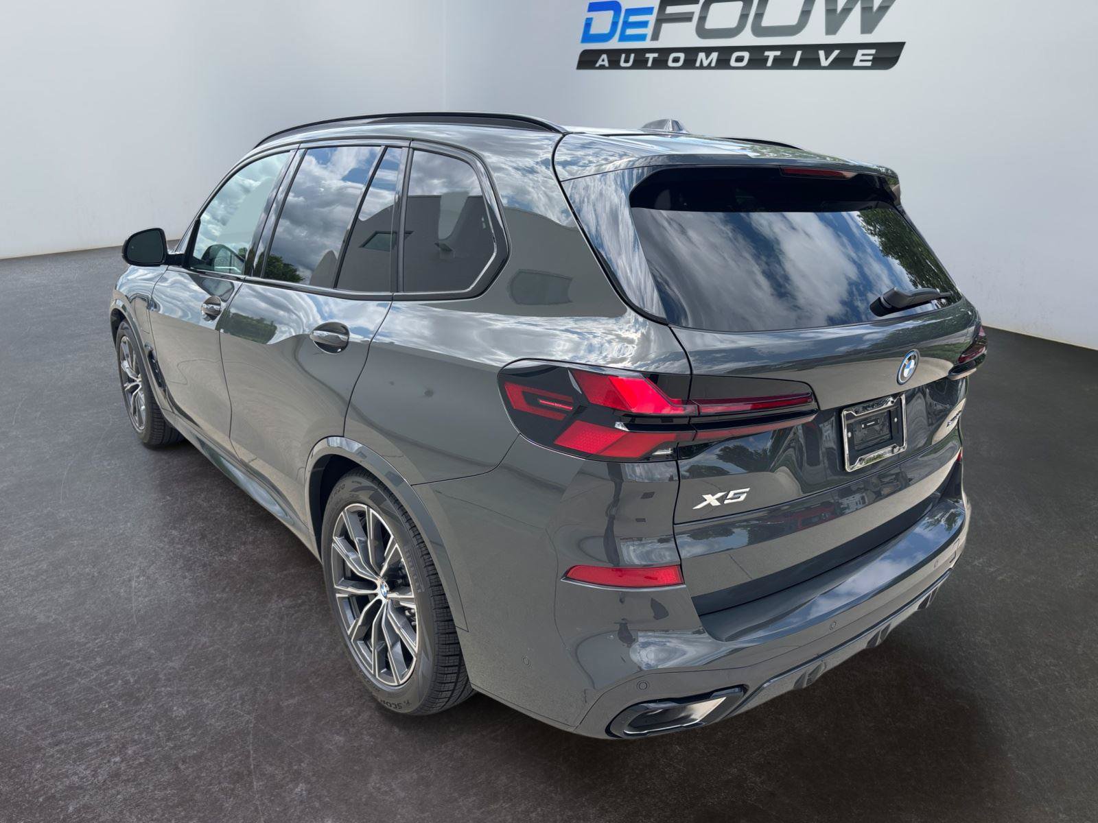New 2026 BMW X5 xDrive50e w/ M Sport Package AWD/4WD image 17