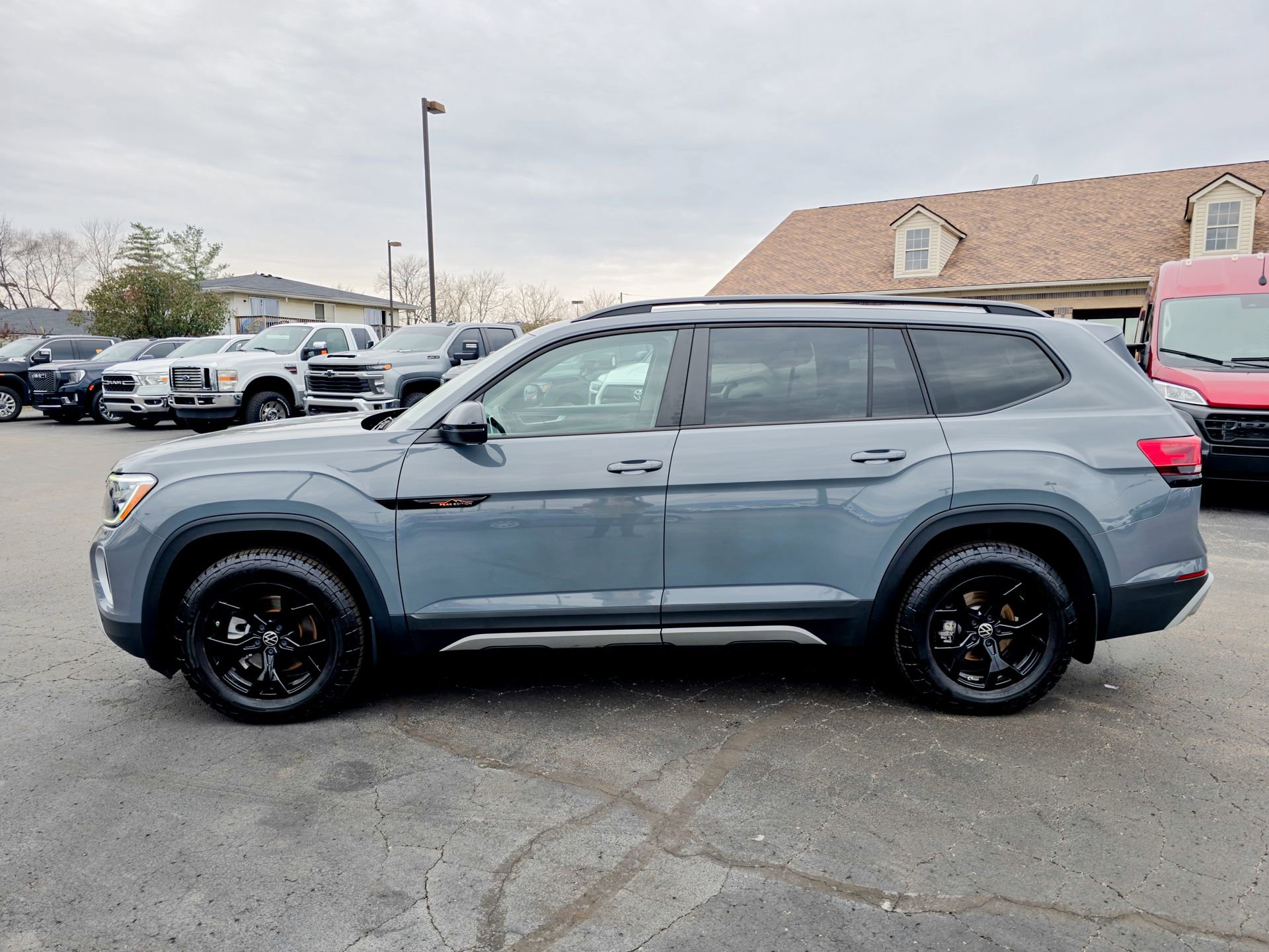 Used 2024 Volkswagen Atlas Peak Edition SE image 12