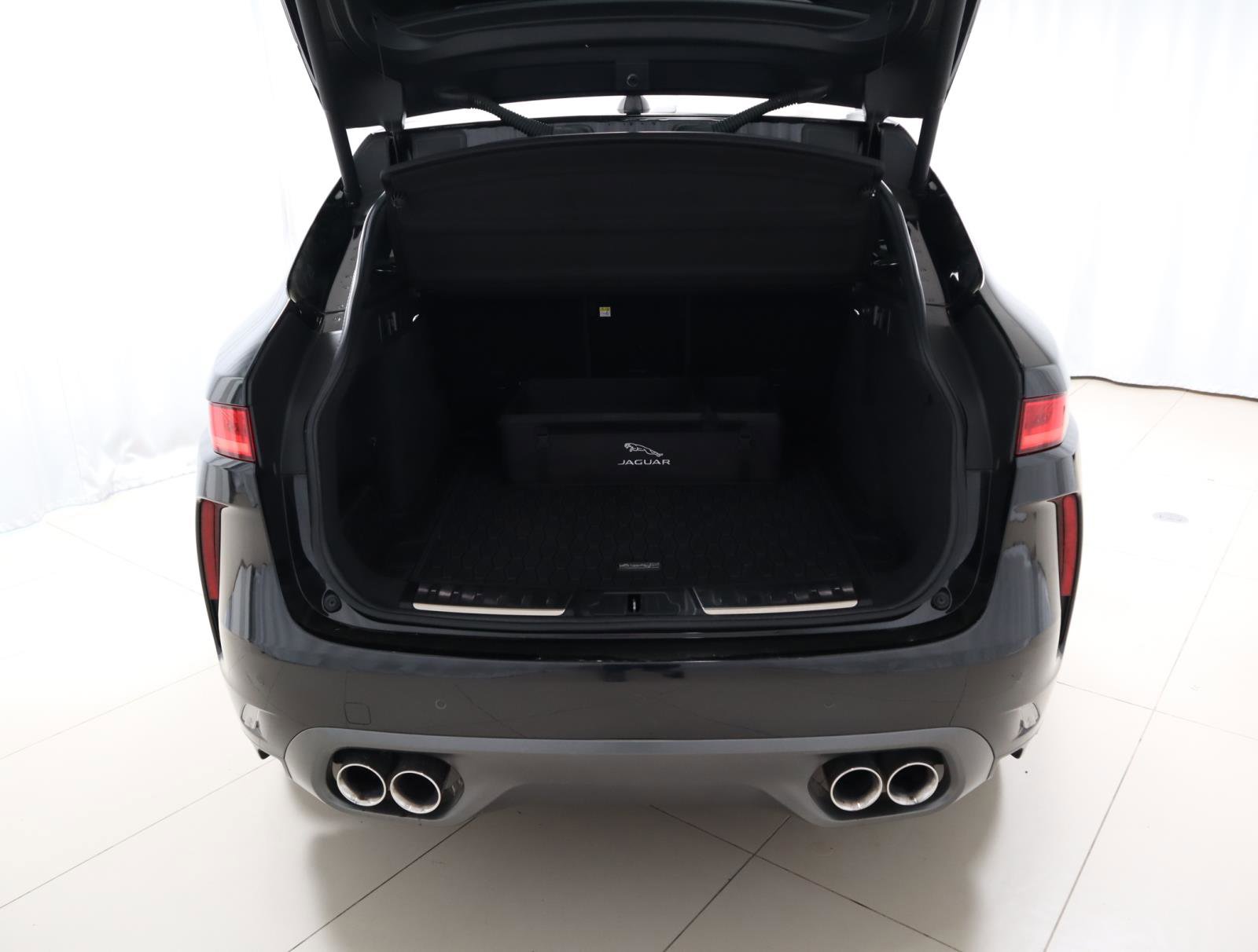 Used 2020 Jaguar F-PACE SVR image 10
