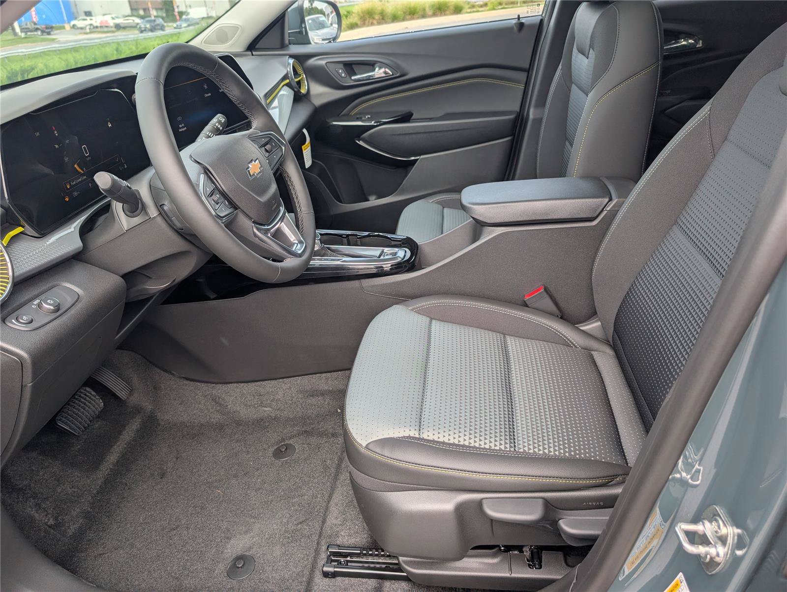 New 2026 Chevrolet Trax LT w/ Sunroof Package FWD image 12