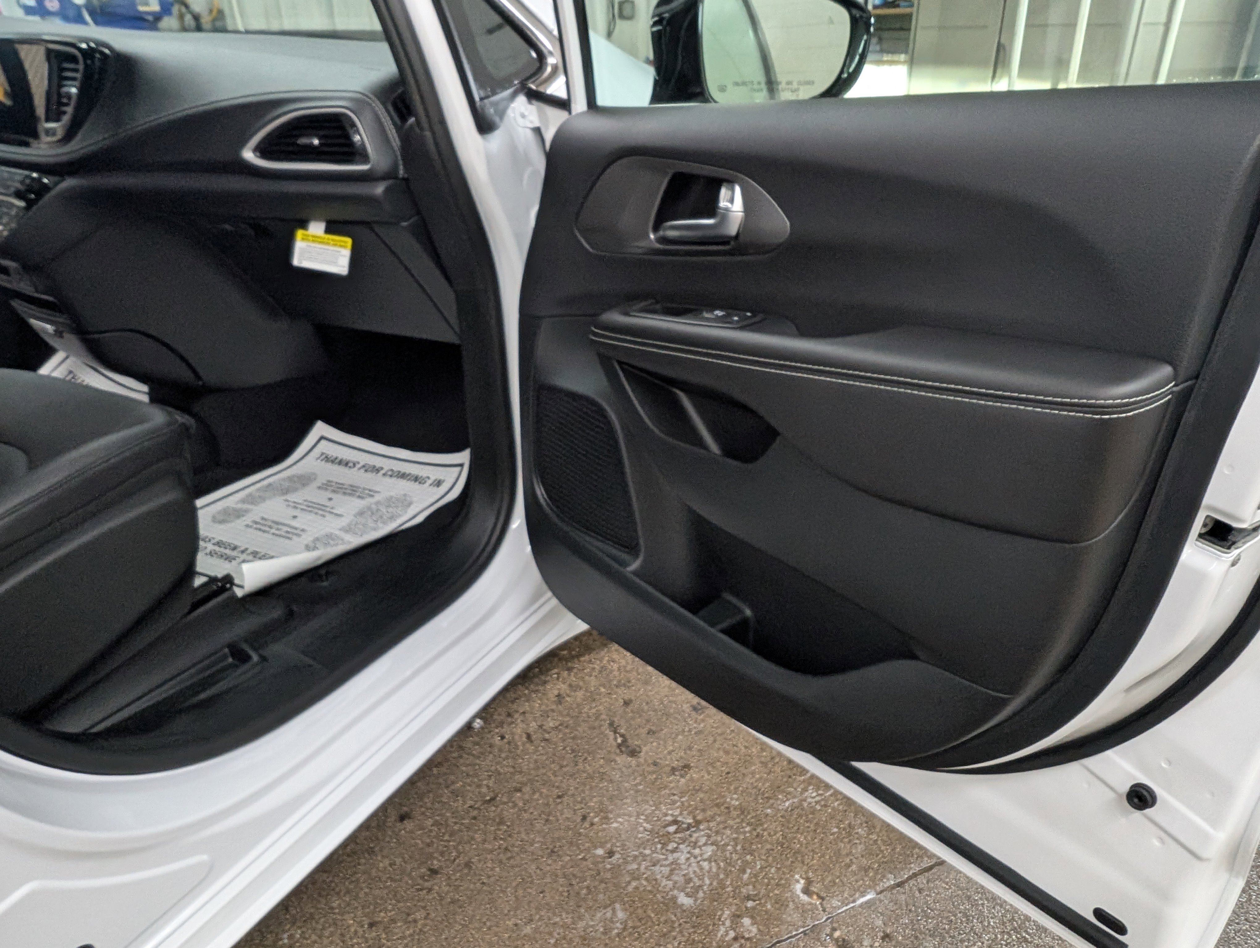 New 2026 Chrysler Pacifica Select image 6