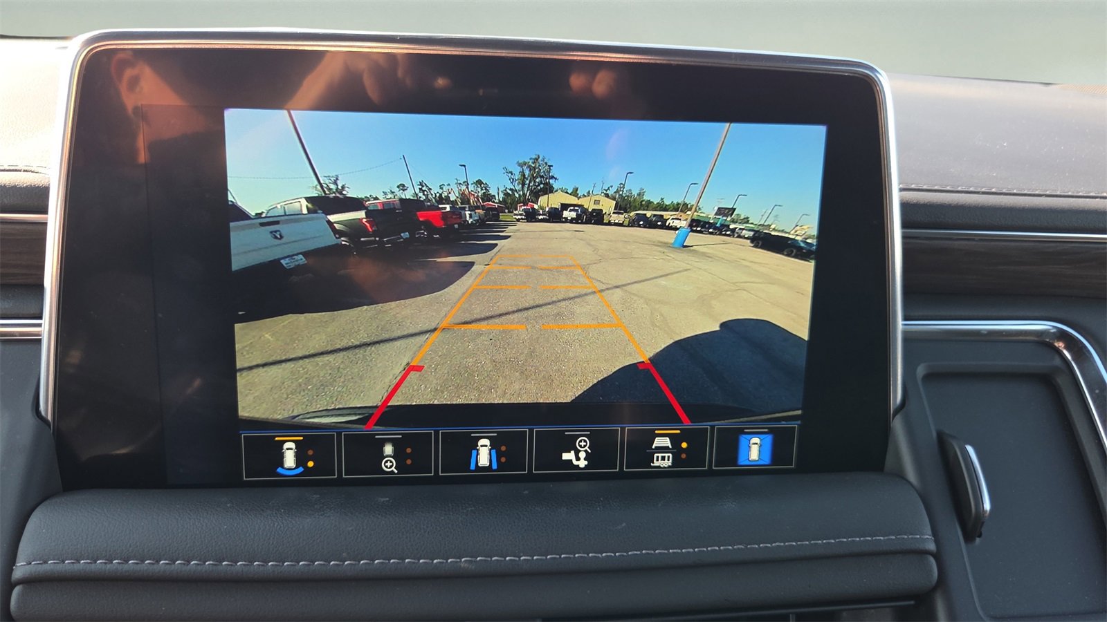 Used 2022 Chevrolet Suburban Z71 w/ Z71 Off-Road Package image 38