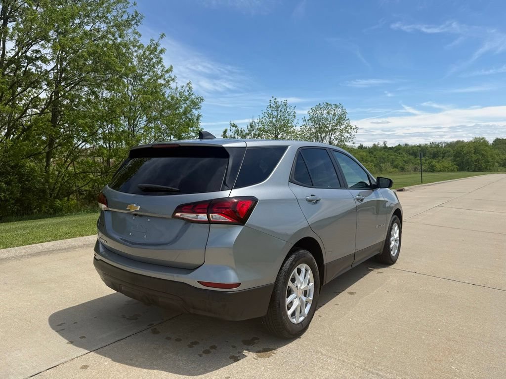 Used 2024 Chevrolet Equinox LS w/ LS Convenience Package FWD image 3
