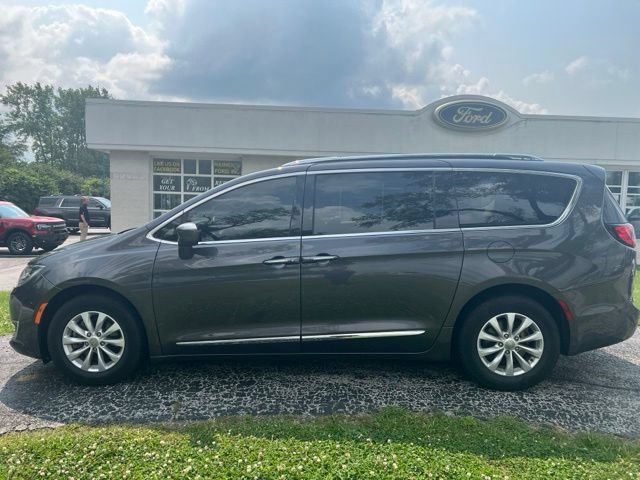 Used 2019 Chrysler Pacifica Touring-L FWD image 5